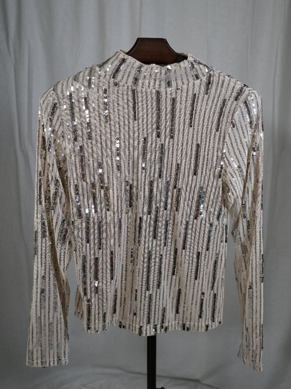 Sanctuary NWT Silver Sequin Mock Neck Long Sleeve Top XS - Picture 2 of 7